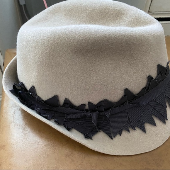 Vintage LOLA Wool Hat 🎩🤩❤️ - Picture 2 of 7